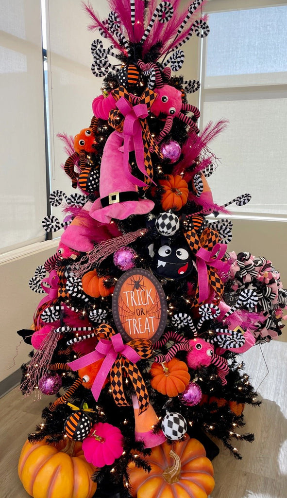 Theme: Halloween Tree 2023 - The Wreath Shop